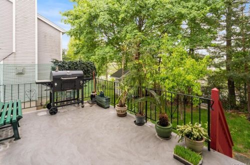 22 Kensington Ave, Thornwood NY  10594-1144 exterior