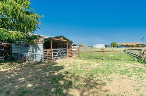 105 Daffodil Dr, Hollister CA  95023-3103 exterior