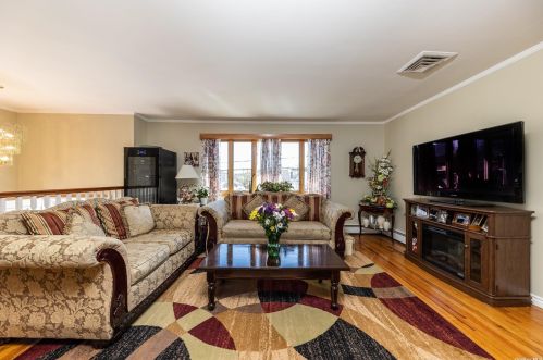 139 Baisley Ave, East Rockaway, NY 11518-1823