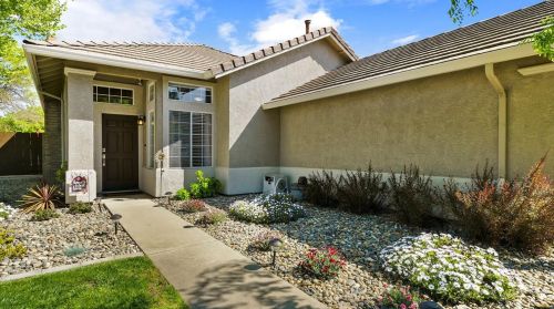 1605 4th St, Ripon, CA 95366-3610