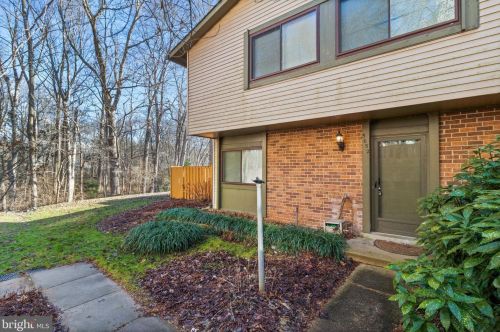 5652 Oak Tanager Ct, Springfield VA  22015-2206 exterior