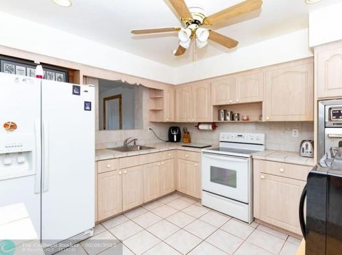 934 72nd St, Hialeah FL  33014-5226 exterior