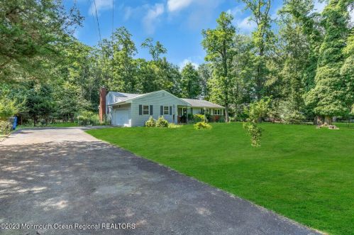 40 Birchwood Ct, Tinton Falls, NJ 07724-2702