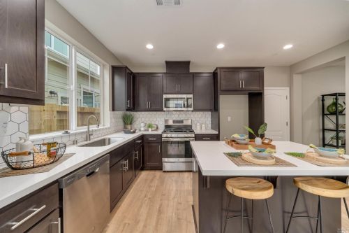 1418 Heather Dr, Santa Rosa, CA 95401-6023