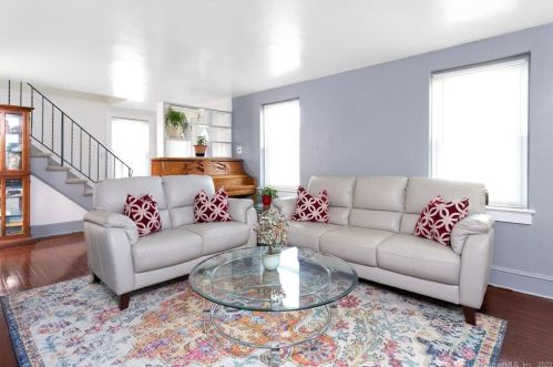 78 Beacon St, Norwalk, CT 06851-5926