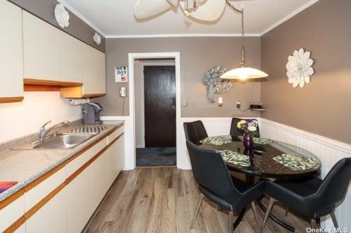 35 Walsh Ln, Westbury NY  11590-1029 exterior