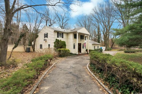 238 Centre Island Rd, Muttontown, NY 11771-4910