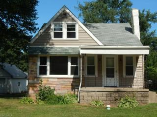 283 Park Blvd, Akron, OH 44305-3754