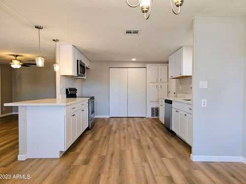 526 Charleston Ave, Phoenix AZ  85022-1531 exterior