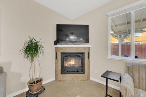 8001 Finchley Ct, Vacaville CA  95687-8253 exterior