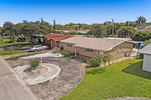 8490 10th St, Hollywood FL  33024-4939 exterior