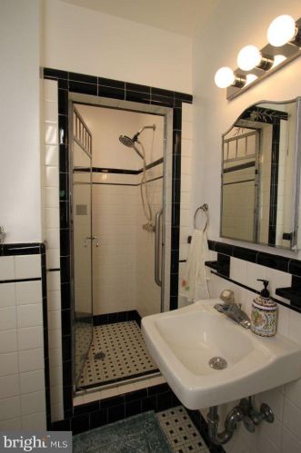 912 Hillwood Ave, Falls Church VA  22042-2421 exterior