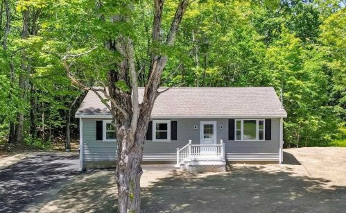 429 Main St, Danville NH  03819-3135 exterior