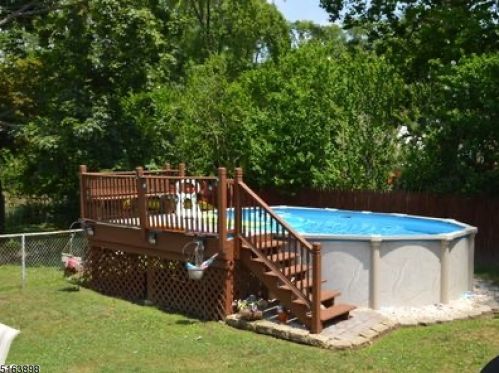 78 Parkway, West Paterson NJ  07424-1256 exterior