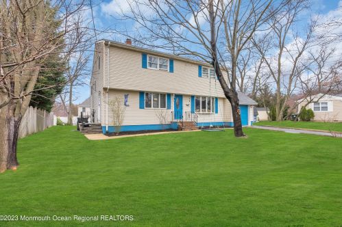 3 Crestview Dr, Hazlet NJ  07730-1303 exterior