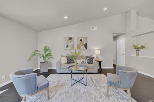 537 Stanford St, Vacaville CA  95687-4609 exterior