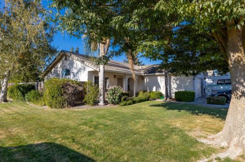 1801 Hot Springs Ln, Riverbank, CA 95367-9652