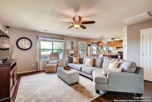 132 Anvil Pl, Cibolo, TX 78108-3764