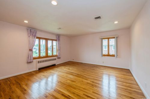 134 Old Courthouse Rd, New Hyde Park NY  11040-1227 exterior
