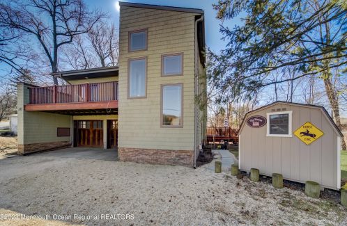 127 Memorial Pkwy, Atlantic Highlands, NJ 07716-1689