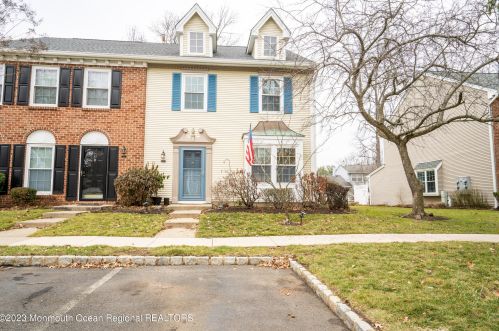 39 Sun Beau Ct, Tinton Falls, NJ 07724-3827