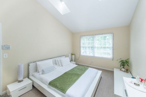 11 Linda Ct, Lincoln Park NJ  07035-2221 exterior