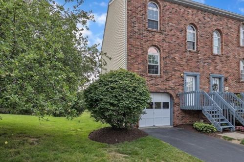 420 Carters Grove Dr, Gibsonia, PA 15044-9533