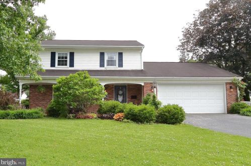 44 Blaine Ave, Bareville, PA 17540-1410