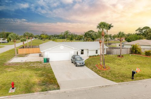2068 Triumph Rd, Fort Pierce, FL 34952-8801