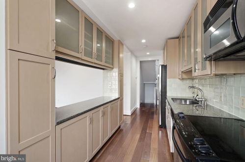 1675 Wisconsin Ave, Washington DC  20007-2721 exterior