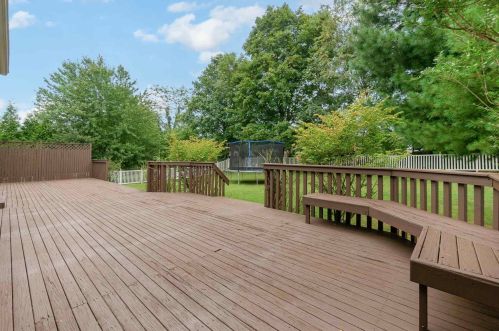 8424 Woodcreek Dr, Florence KY  41042-8261 exterior