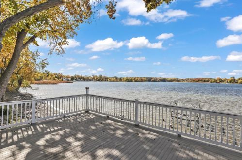 7114 Loomis Rd, Waterford, WI 53185-2143