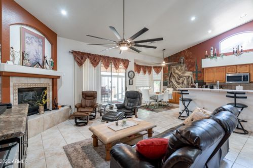 1064 Palomino Crk Dr, Gilbert AZ 85296-3727 exterior