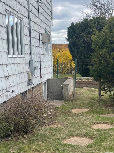 496 Catskill Ave, North Lindenhurst NY  11757-2744 exterior