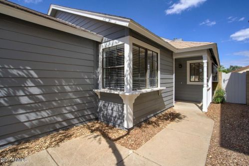 6320 Mercer Ln, Glendale, AZ 85304-3646