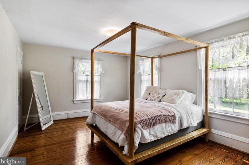 801 Thomas Ave, Riverton NJ  08077-1030 exterior