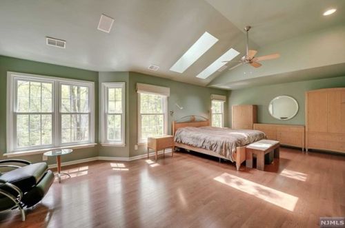 44 Hunters Run, Oakland NJ  07436-2344 exterior