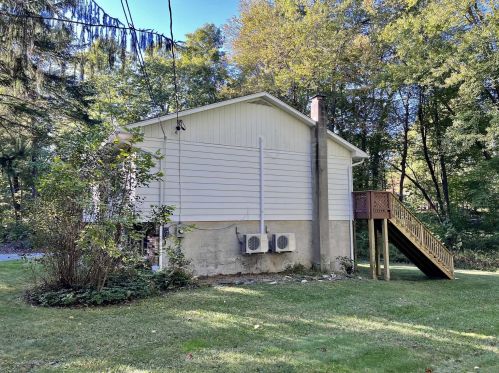 46 Greentree Dr, Hyde Park NY  12538-2134 exterior
