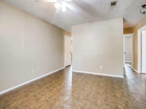 620 Woodford Ln, Denton, TX 76209-4554