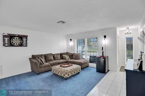 305 4th Ter, Dania Beach FL  33004-4714 exterior