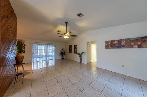 7654 Ashford Ct, Saint Petersburg, FL 33709-1204