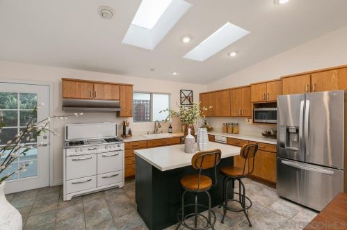 2435 Frankfort St, San Diego CA 92110-3314 exterior