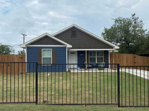 2664 Canberra Ct, Fort Worth, TX 76105-4616