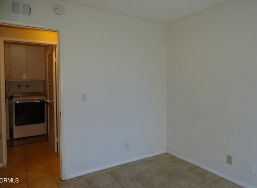 704 Holly Ave, Oxnard CA 93036-1907 exterior