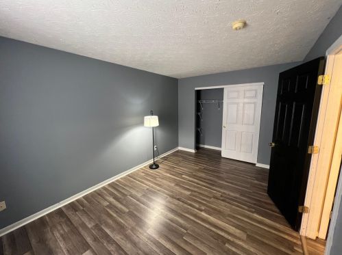 1733 Greatwood Dr, Florence KY  41042-8121 exterior