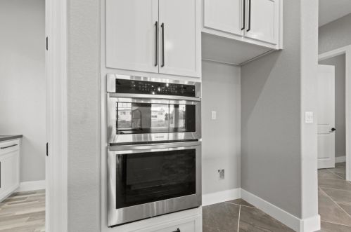 126 Mylnar Ave, Manteca CA  95336-4908 exterior