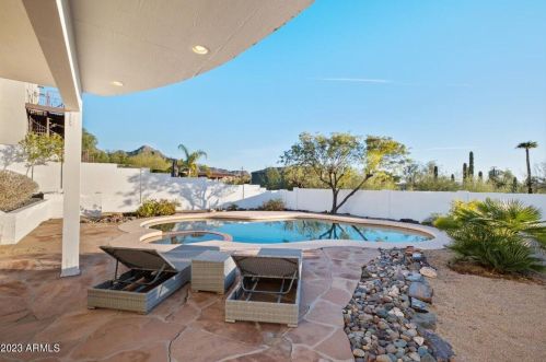 1439 Echo Ln, Phoenix AZ  85020-3831 exterior