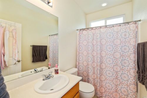 1125 Valley Glen Dr, Liberty Farms CA  95620-4835 exterior