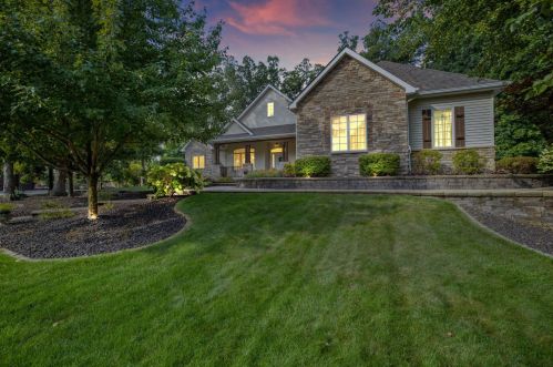 689 George Cohan Ct, Crown Point, IN 46307-7574