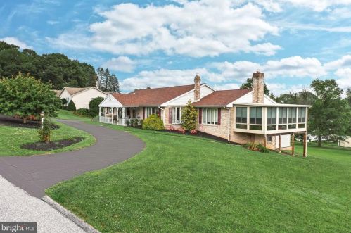 1000 Woodridge Rd, Red Lion, PA 17356-9605